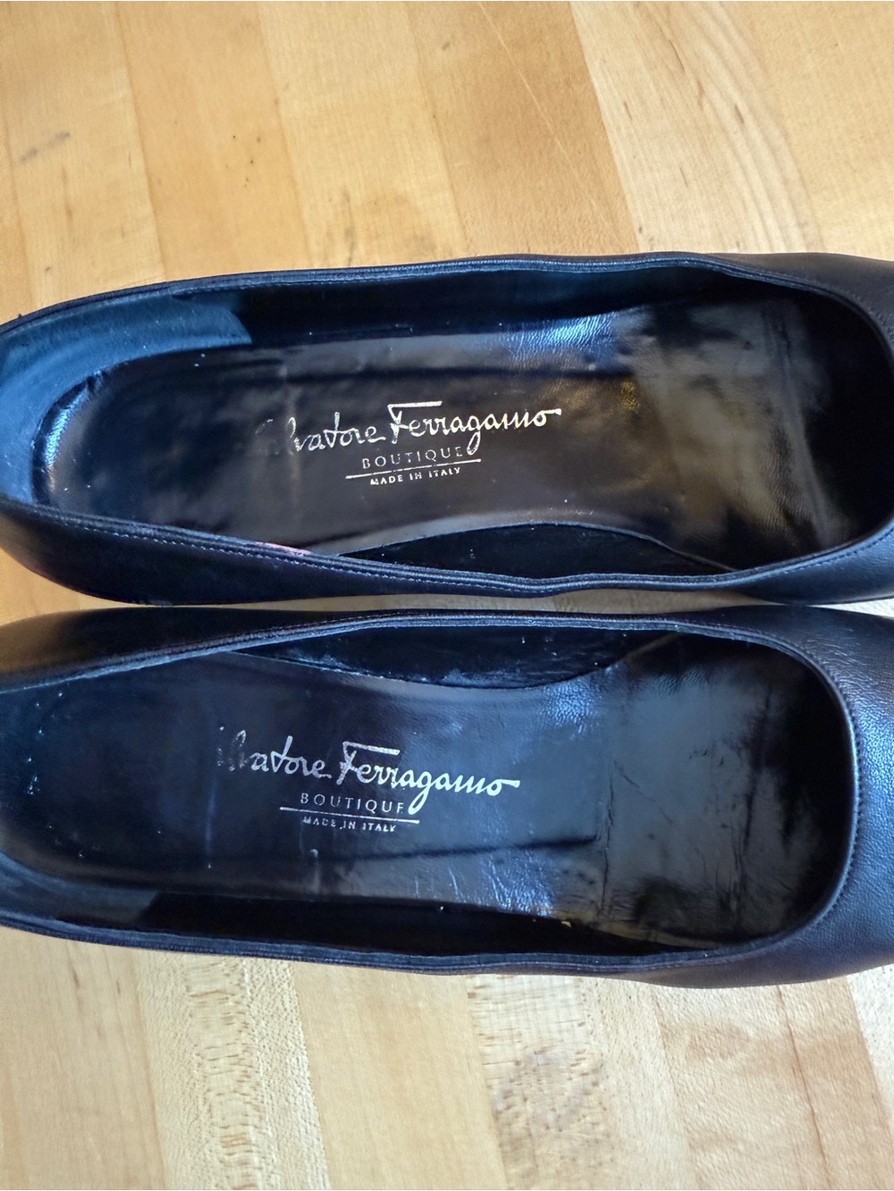 Salvatore Ferragamo Boutique Leather Black Chain Pumps Low Heels 8.5 AA Italy - Picture 4 of 13